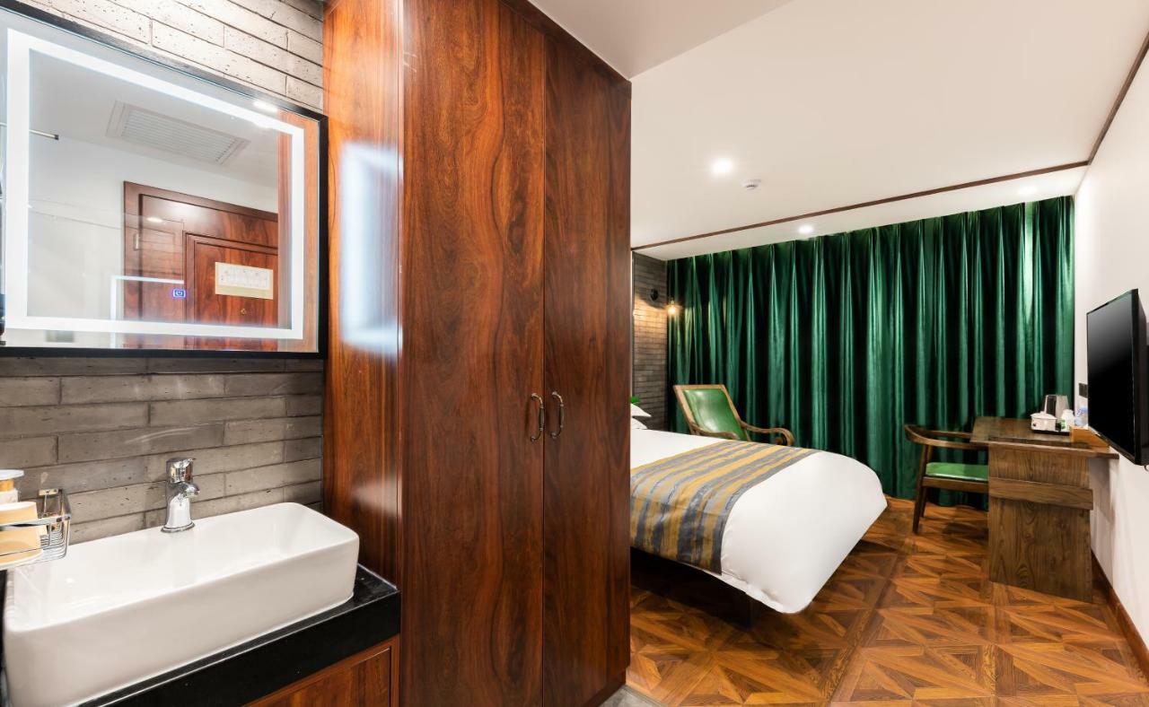 Nostalgia Hotel Near Prince Gong'S Mansion- Beihai Park, Tian'Anmen Square, Nanluoguxiang Hutong, Huguosi Hutong Snack Street, 5 Minutes Walk Away From Ping'Anli Subway Station, Free Ice Cream And Laundry Service,English Communication Well Beijing Exterior foto