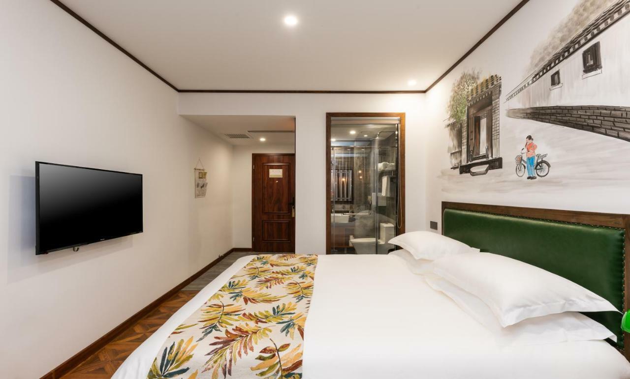 Nostalgia Hotel Near Prince Gong'S Mansion- Beihai Park, Tian'Anmen Square, Nanluoguxiang Hutong, Huguosi Hutong Snack Street, 5 Minutes Walk Away From Ping'Anli Subway Station, Free Ice Cream And Laundry Service,English Communication Well Beijing Exterior foto
