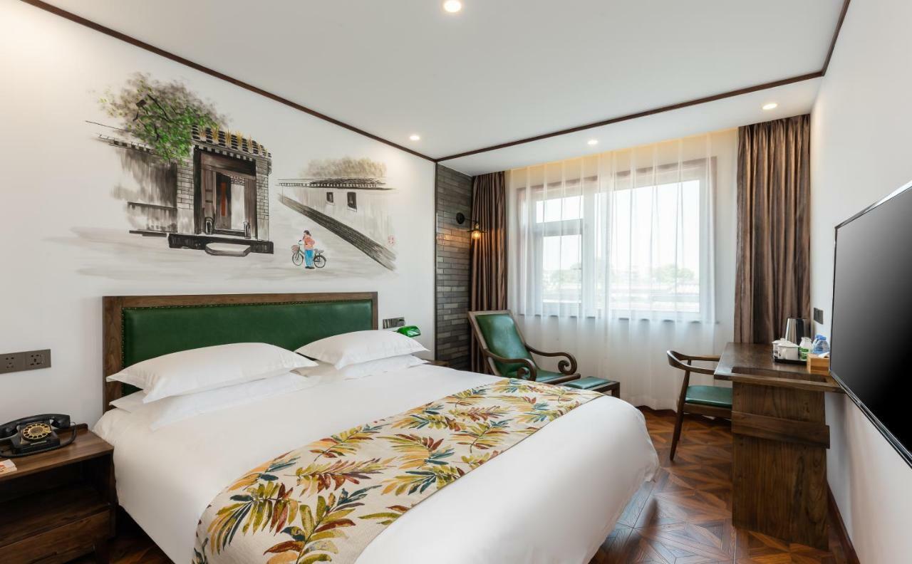 Nostalgia Hotel Near Prince Gong'S Mansion- Beihai Park, Tian'Anmen Square, Nanluoguxiang Hutong, Huguosi Hutong Snack Street, 5 Minutes Walk Away From Ping'Anli Subway Station, Free Ice Cream And Laundry Service,English Communication Well Beijing Exterior foto