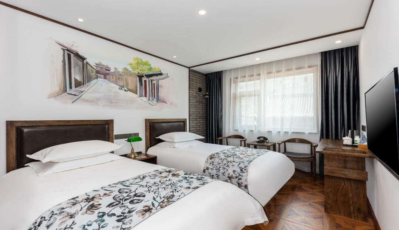 Nostalgia Hotel Near Prince Gong'S Mansion- Beihai Park, Tian'Anmen Square, Nanluoguxiang Hutong, Huguosi Hutong Snack Street, 5 Minutes Walk Away From Ping'Anli Subway Station, Free Ice Cream And Laundry Service,English Communication Well Beijing Exterior foto
